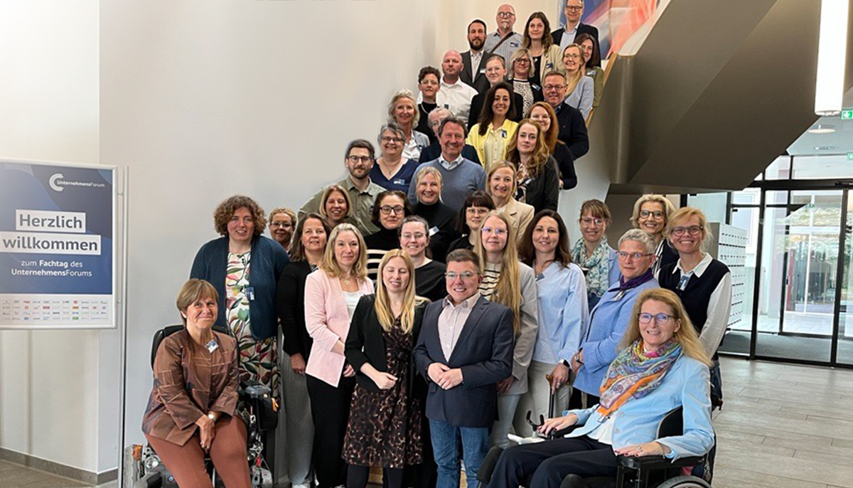 Gruppenfoto der rund 45 Teilnehmenden des Fachtags